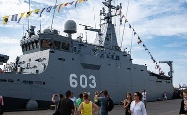 73