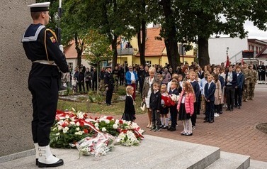 u16