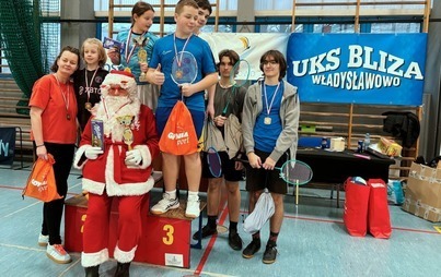 Zdjęcie do Turniej Rodzinne Rakiety - gry podw&oacute;jne w badmintonie