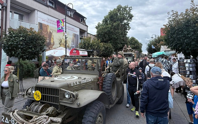 Zdjęcie do Pierwsza parada przeszła ulicą Wiejską