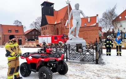 Zdjęcie do Uroczyste przekazanie quada dla OSP Hel