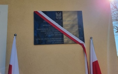 Zdjęcie do Uroczyste odsłonięcie tablicy Admirała J&oacute;zefa Unruga - relacja