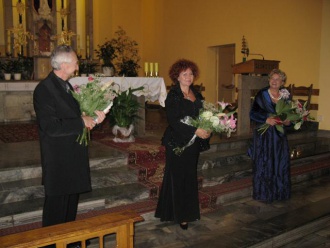 Obraz przedstawia Iwonę Hossa, Andrzeja Nanowskiego oraz Barbarę Gorgol