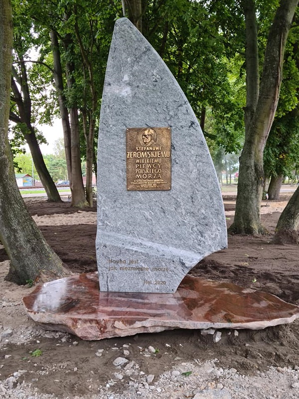 Obraz przedstawia pomnik poświęcony Stefanowi Żeromskiemu